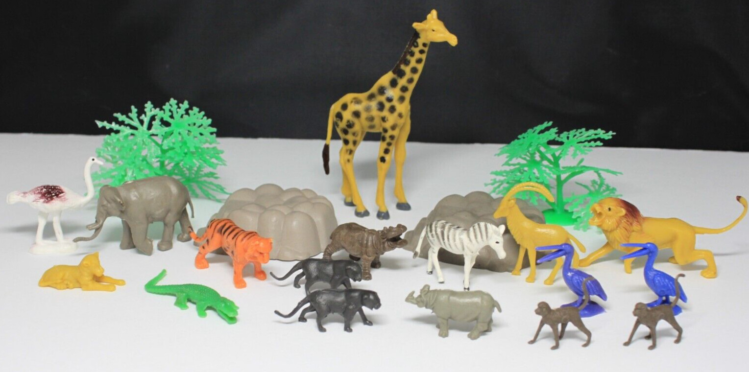 Lot of Vintage Animals Figures Zoo Safari Plastic Animals Giraffe Elephant Tiger