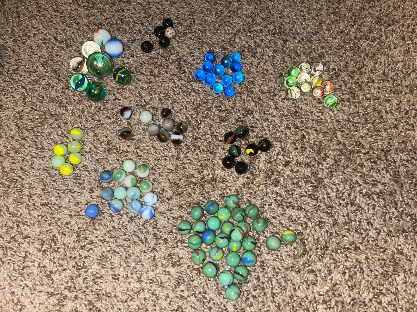 100 MARBLE LOT, VARIETY, CONFETI, 7 BIGGER MABLES. SEE PICS