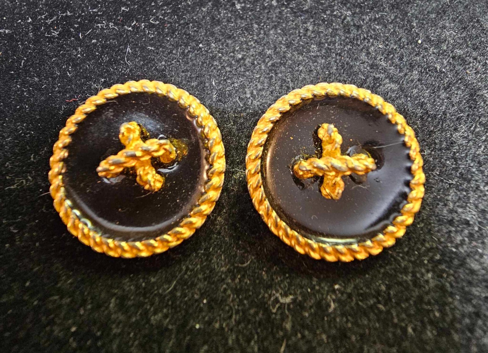Vtg Goldtone Black Enamel Rope Button Disc Round Clip on Earrings- S81