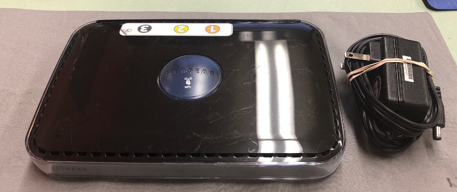 NETGEAR RANGEMAX Duo WIRELESS-N router WNDR3300