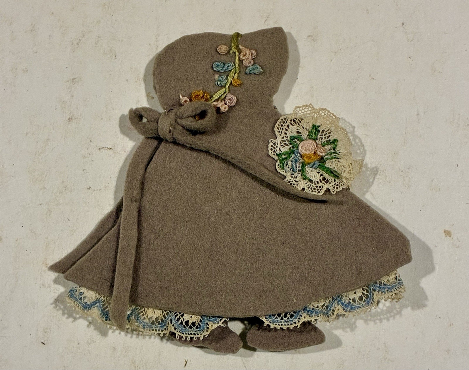 1930's Felt Girl w/ Bonnet Handmade Embroidered Sewing Needle Holder, Case