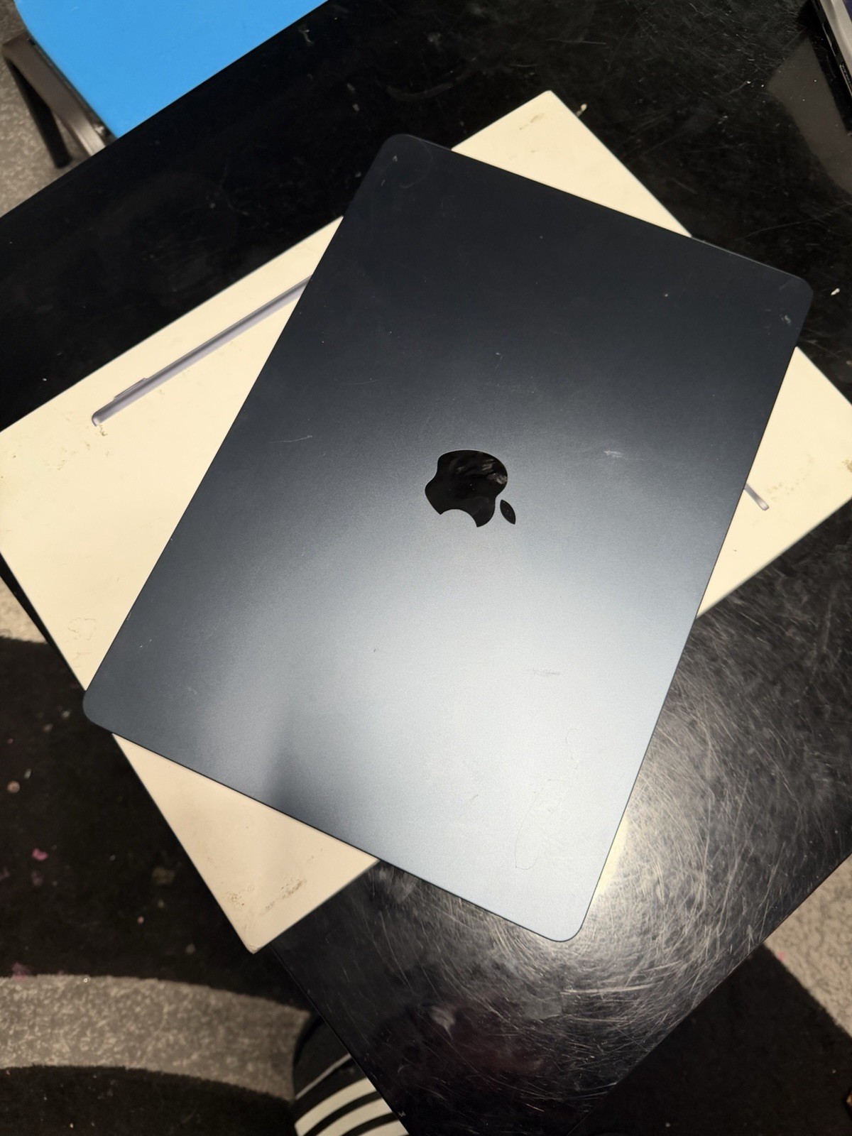 MacBook Air 15” (M2) – 512GB – Works w/ External Monitor Read Description