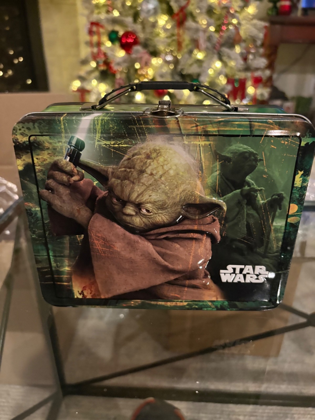 Yoda Star Wars 2010 Metal Lunch Box Corner crinkle