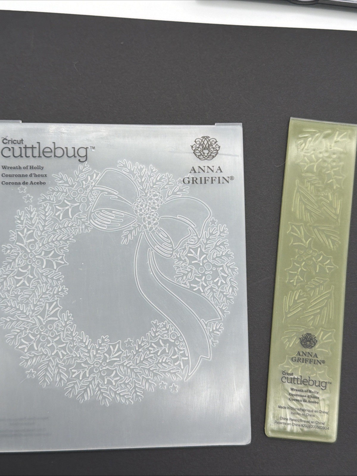 Cricut Cuttlebug  4.5”x5.5” Embossing Folder Anna Griffin wreath of Holly