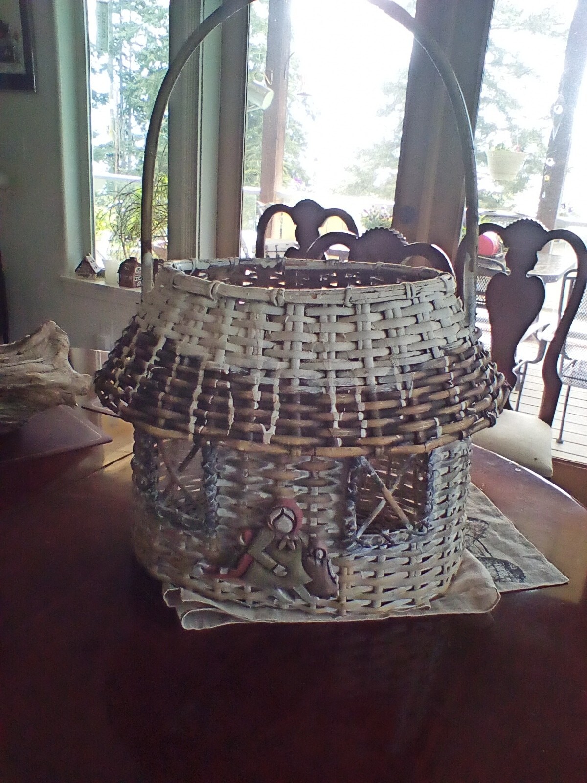 Unique wicker basket  with moldedi images