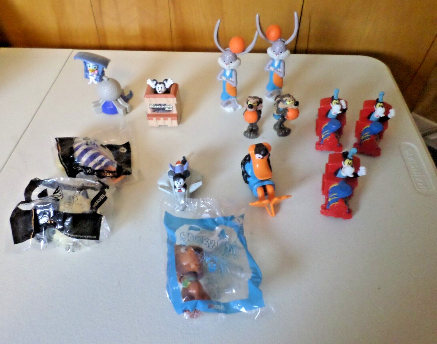 HAPPY MEAL TOYS LOONEY TUNES DISNEY MCDONALD'S MIXED LOT