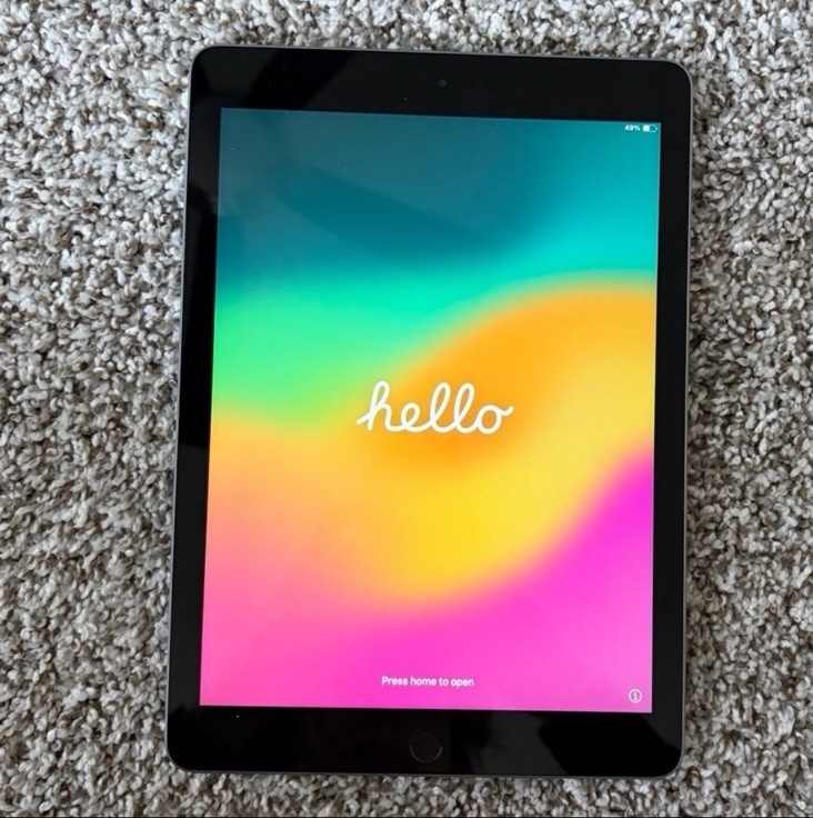 Apple iPad 6th Generation Excellent Condition No Flaws  WiFi 32GB