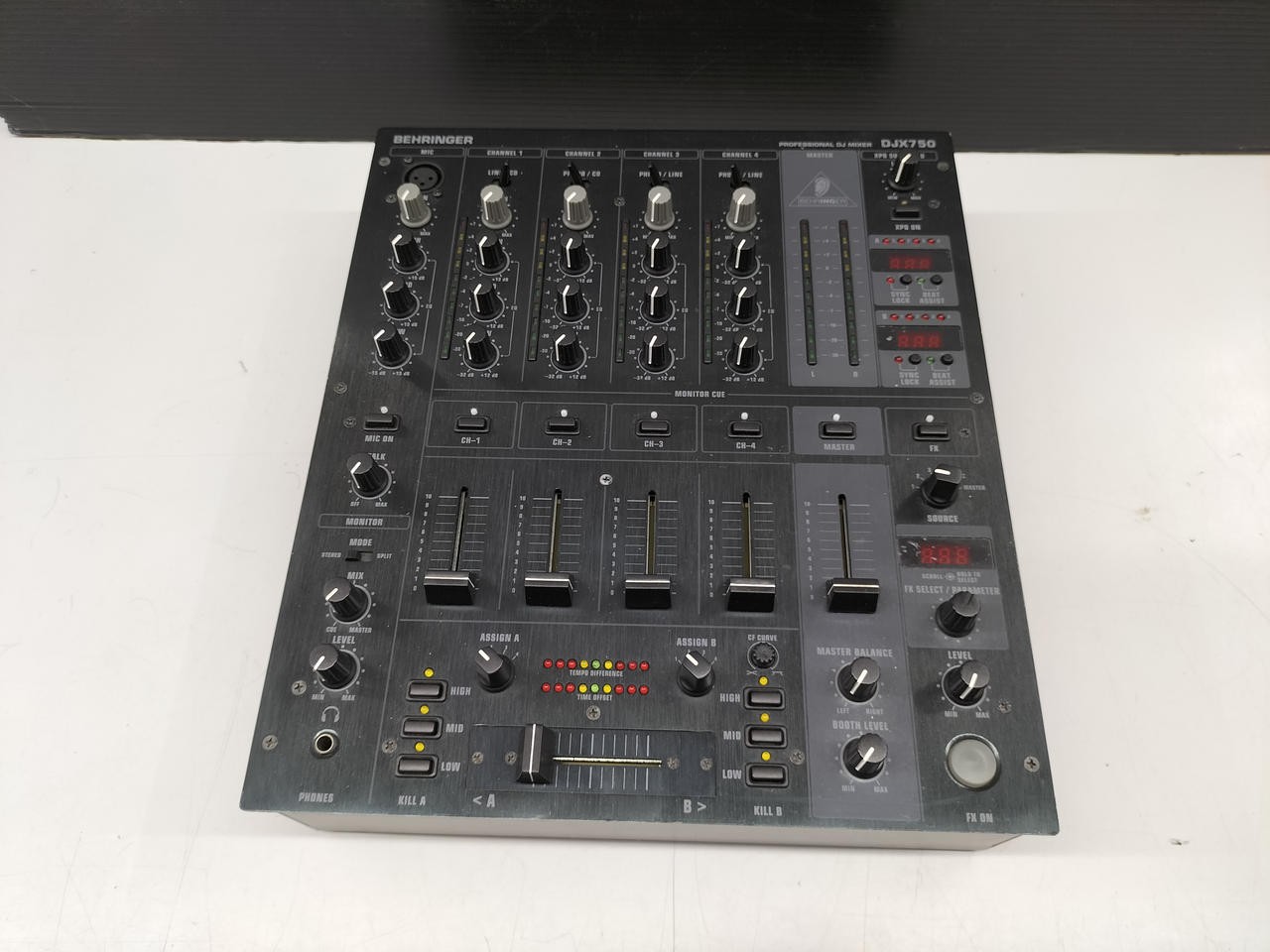 BEHRINGER DJX750 Mixer 5-Channel DJ Mixer Used JP