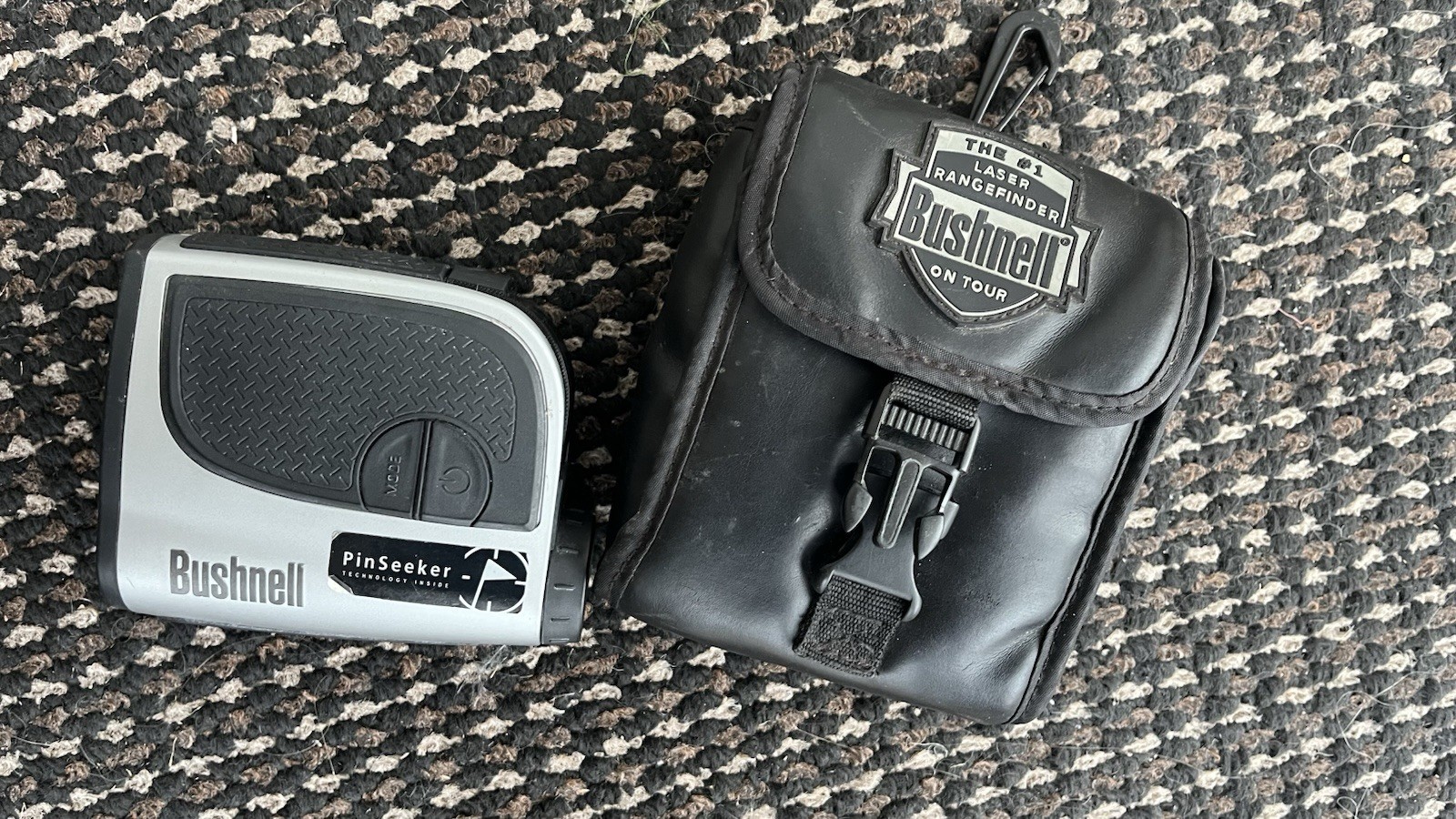 Bushnell Pinseeker Rangefinder, Golf Laser Range Finder w / Case