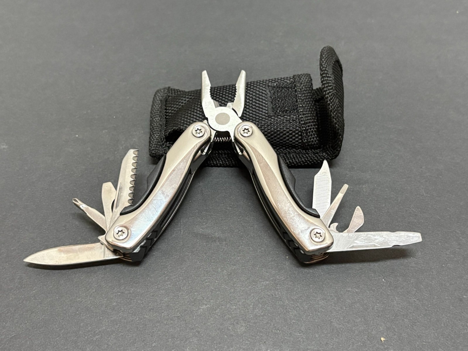 Geralt Bran Multi-Tool Small Lightweight with Sheath Excellent Condition +READ+