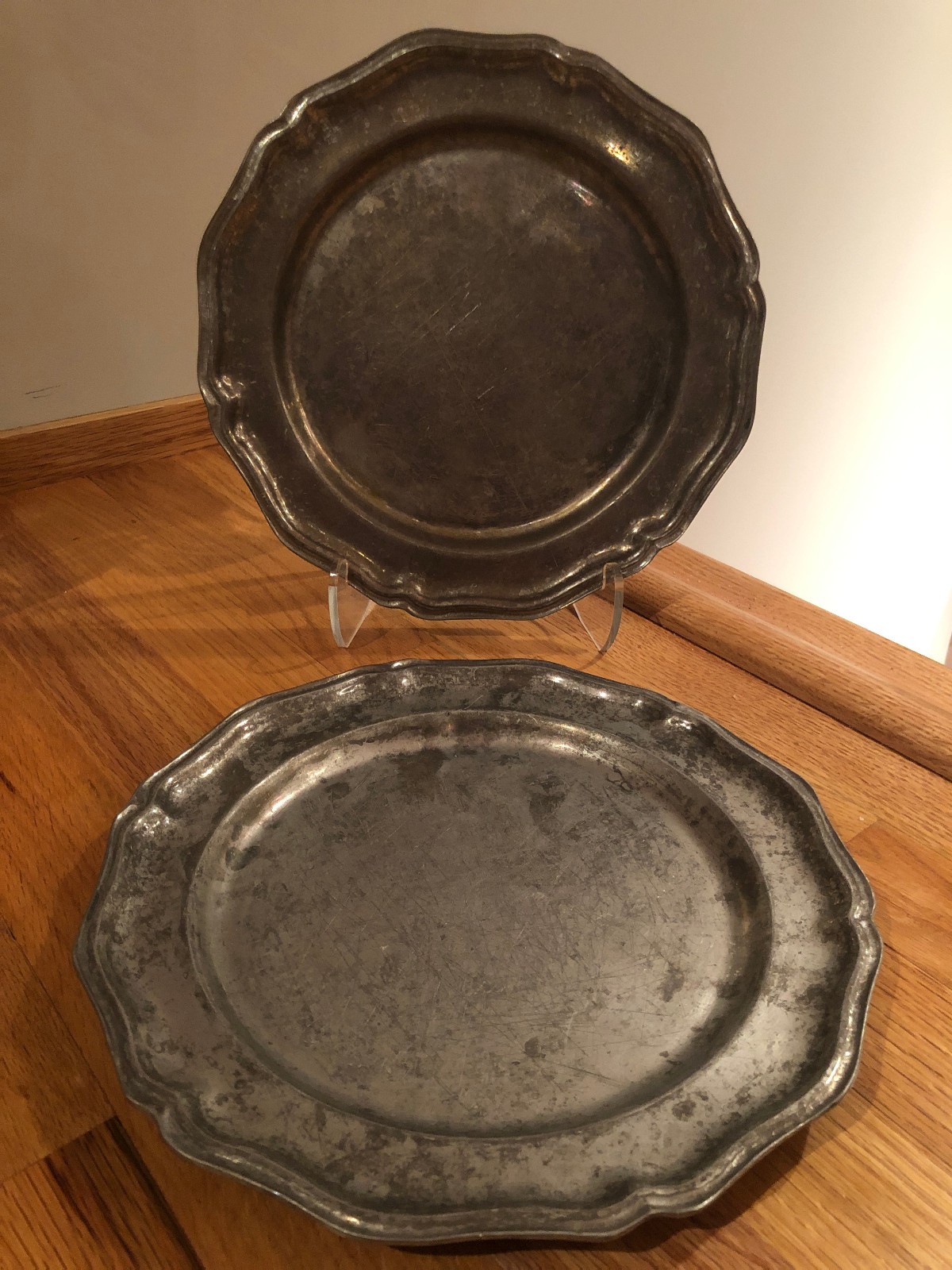 Wilton Armetale RWP Queen Anne Satin  10” Dinner Plates S2 ~ VTG HTF EUC