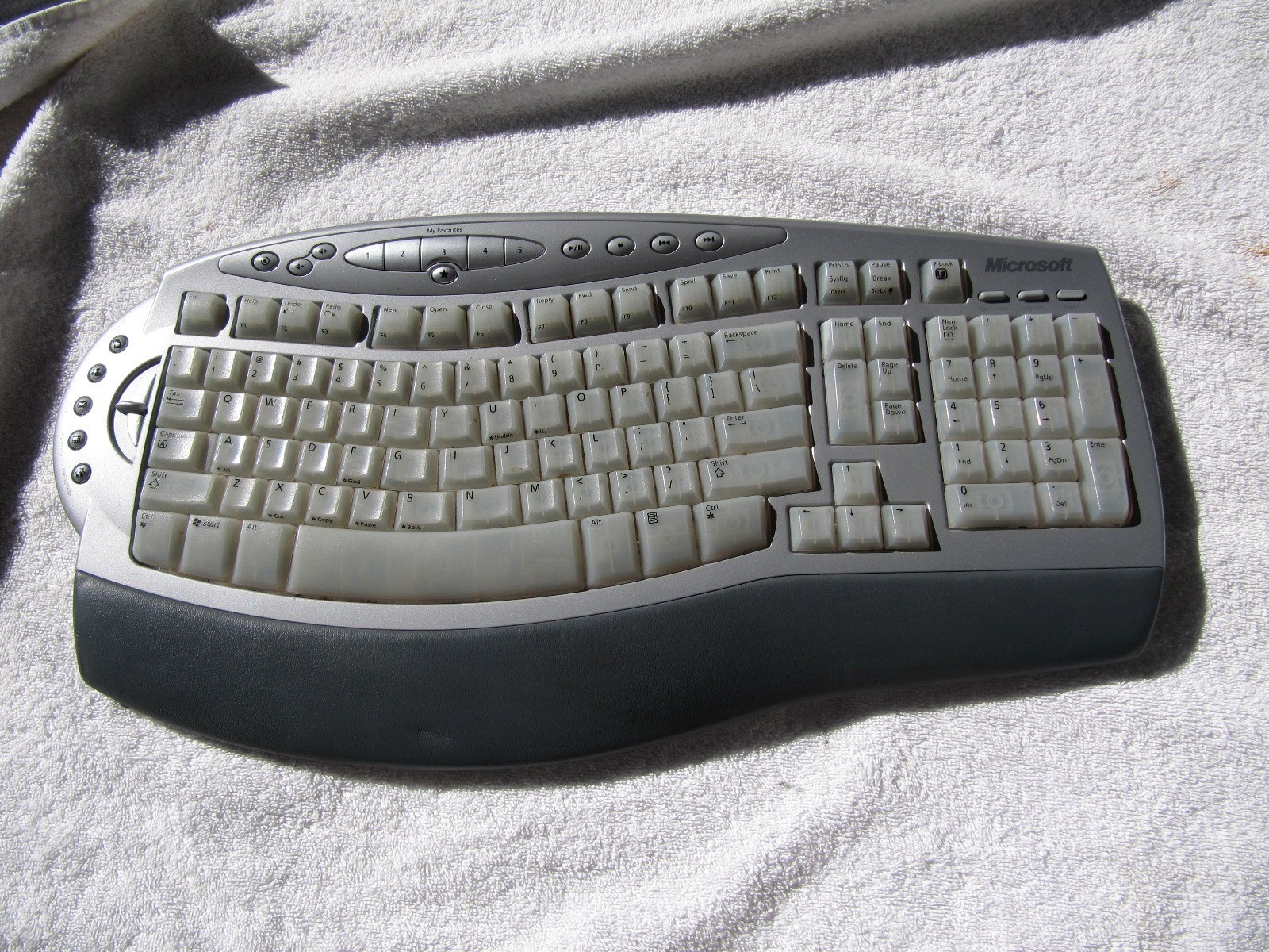 Microsoft Wireless Comfort Keyboard 1.0A Model 1027 NO RECEIVER Tested Works MAC