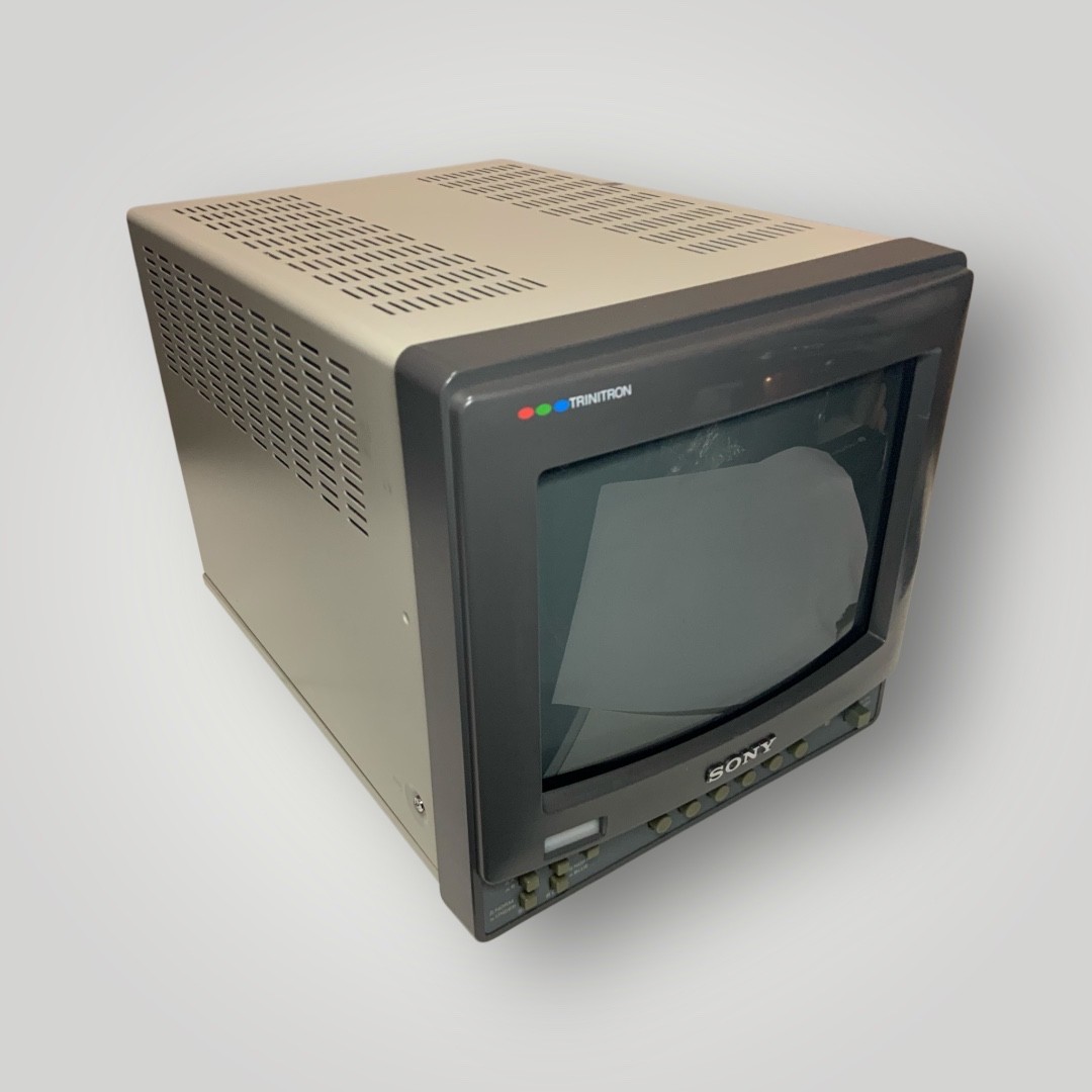 SONY TRINITRON PVM-8220 8" ANALOG DISPLAY CRT MONITOR FOR PARTS OR ( READ )