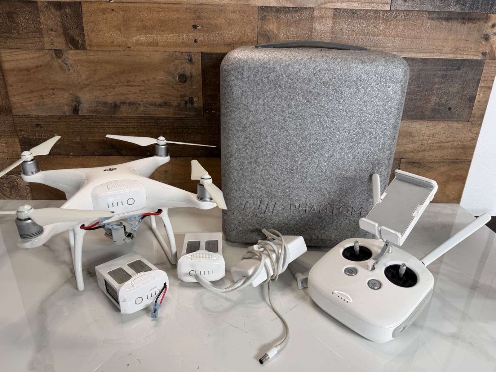 DJI Phantom 4 4K  w/ BATTERIES CONTROLLER CHARGER CASE ***BUNDLE***