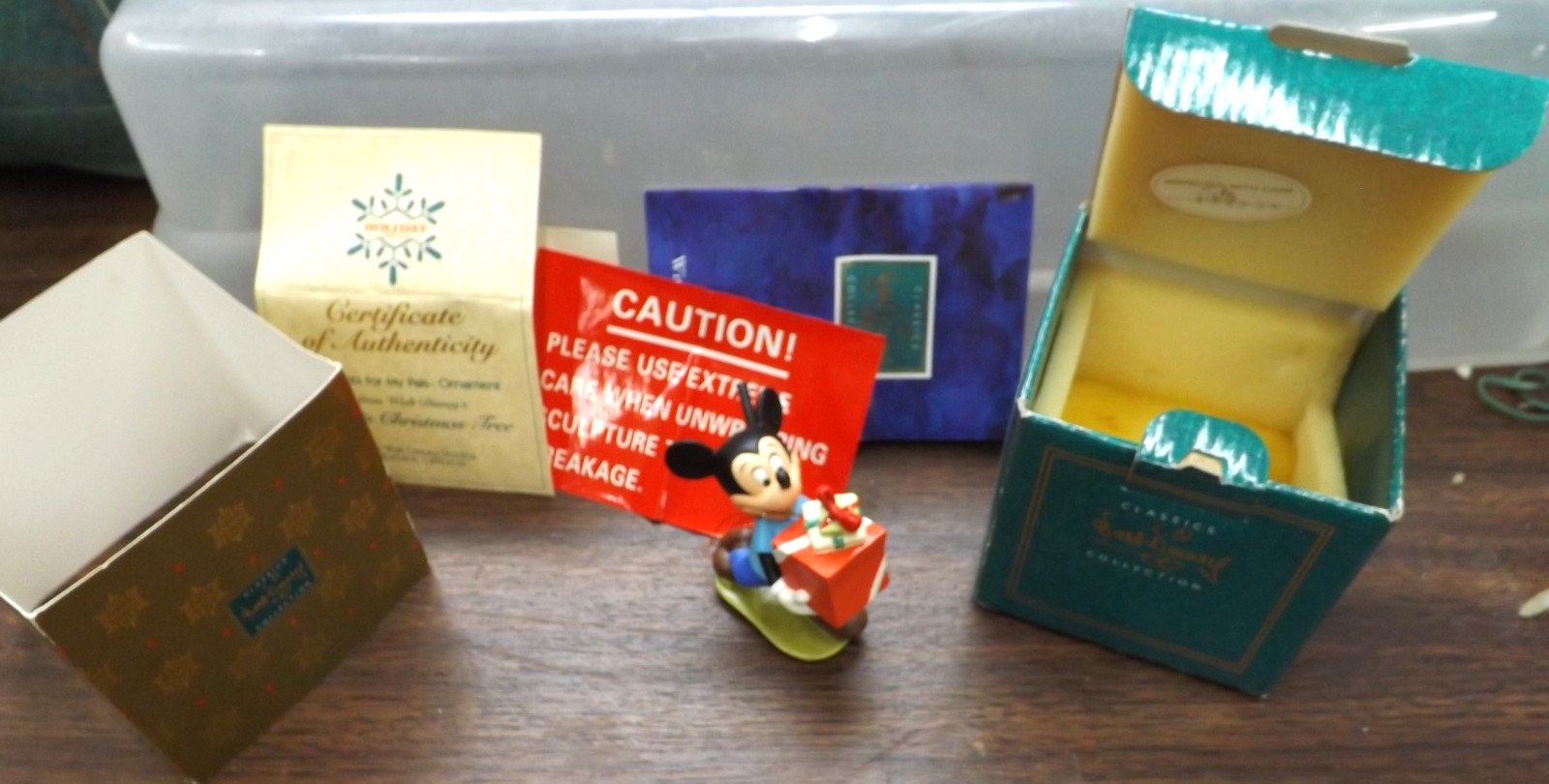 VTG. 1995 MICKEY MOUSE PLUTO'S CHRISTMAS TREE ORNAMENT WALT DISNEY WDCC COA BOX