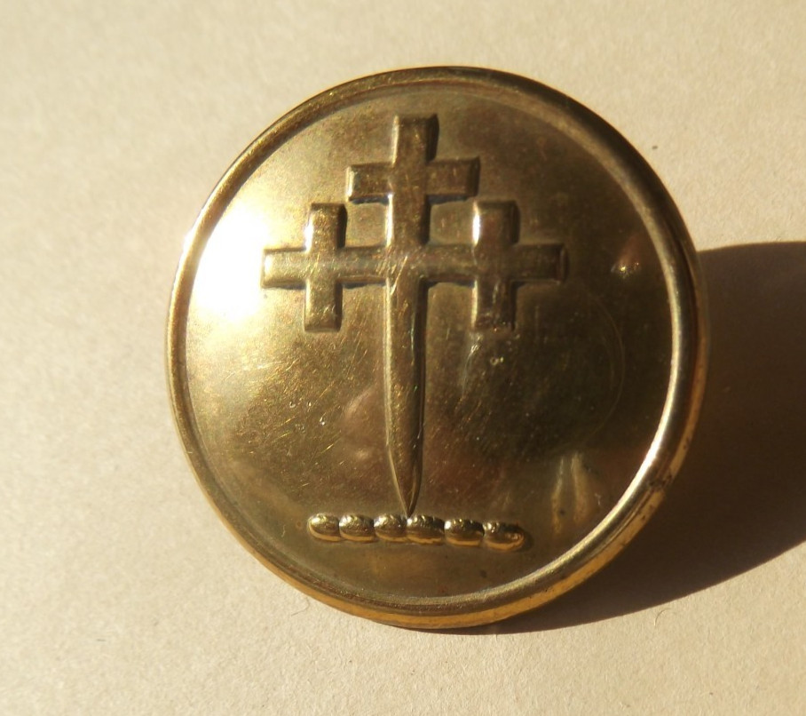 Antique brass Livery button - Cross above a torse  Kirkwood & Son Edinburg bkmk