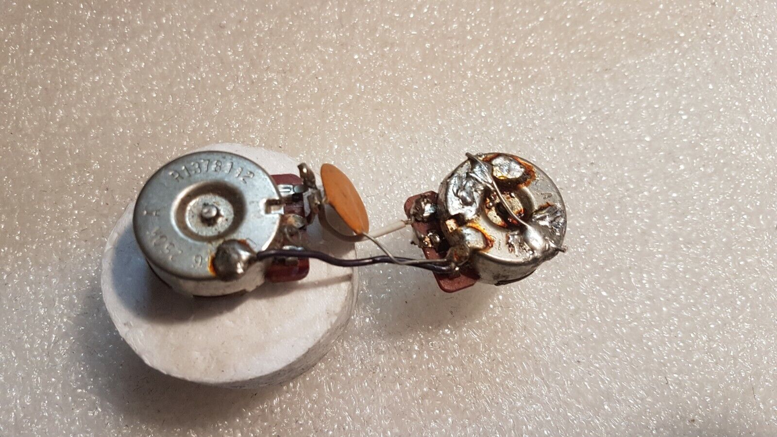 1981 FENDER STRATOCASTER  POTS USA