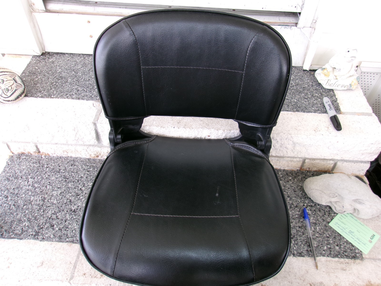 Small Seat w/ Mounting Plate 1" Post w flaws see pics # 6204