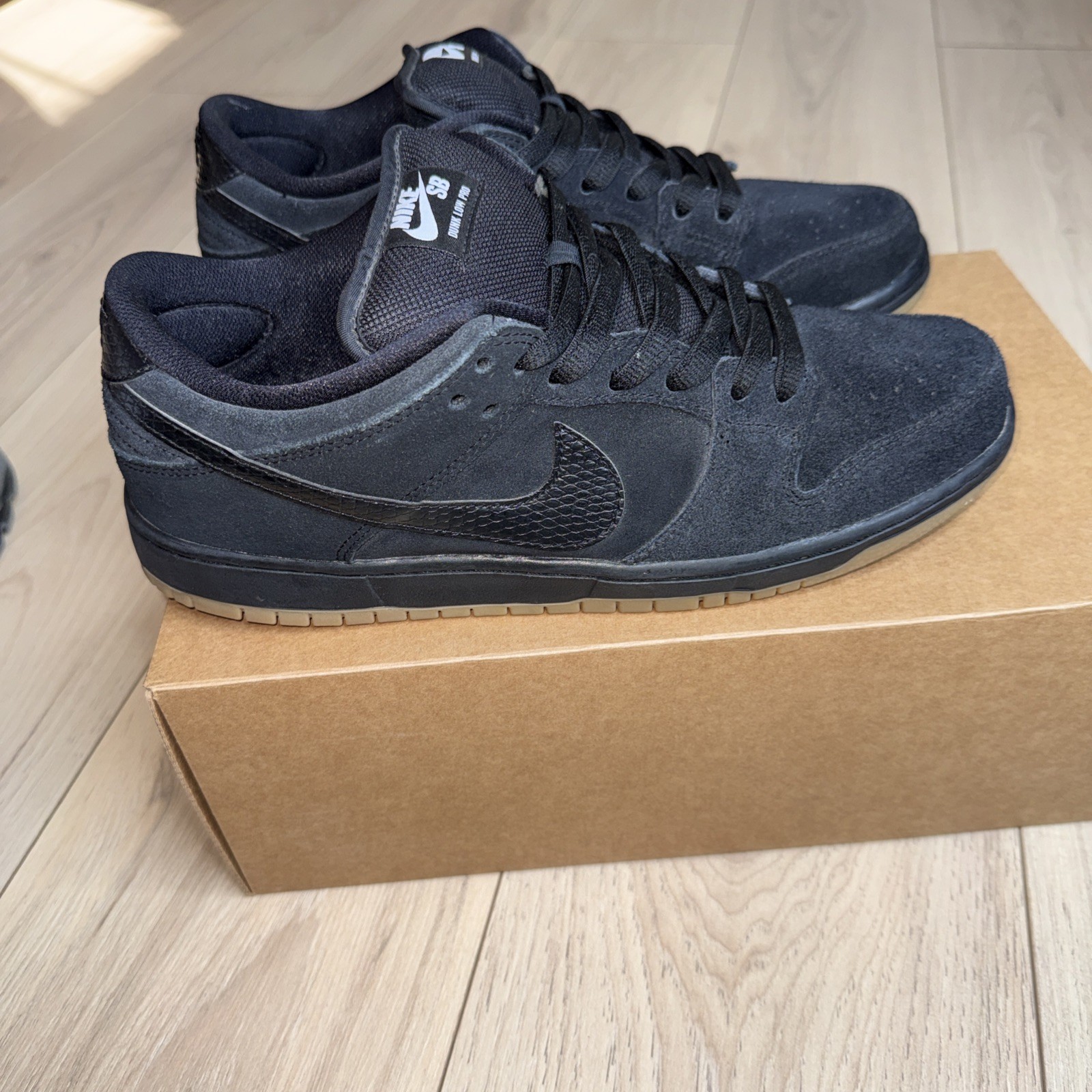 NIKE DUNK LOW SB ISO USED SIZE 10.5 BLACK SNAKE GUM 304292-045