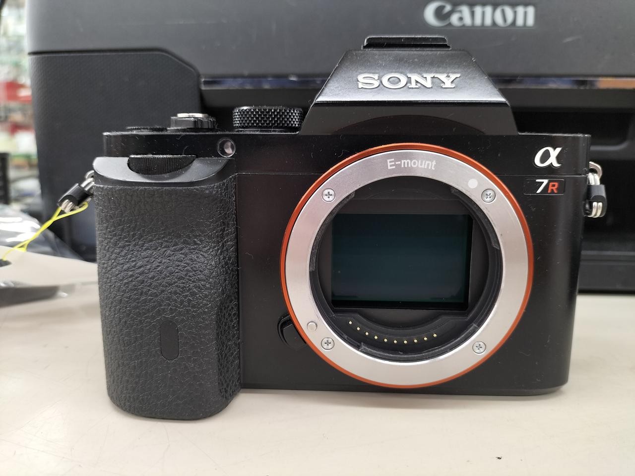 Sony ILCE-7R Mirrorless Camera Body with Battery & Charger From Japan