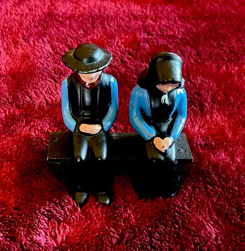 Vintage Cast Iron Dalecraft Amish Figure on Bench Salt & Pepper Brown Beard Hair