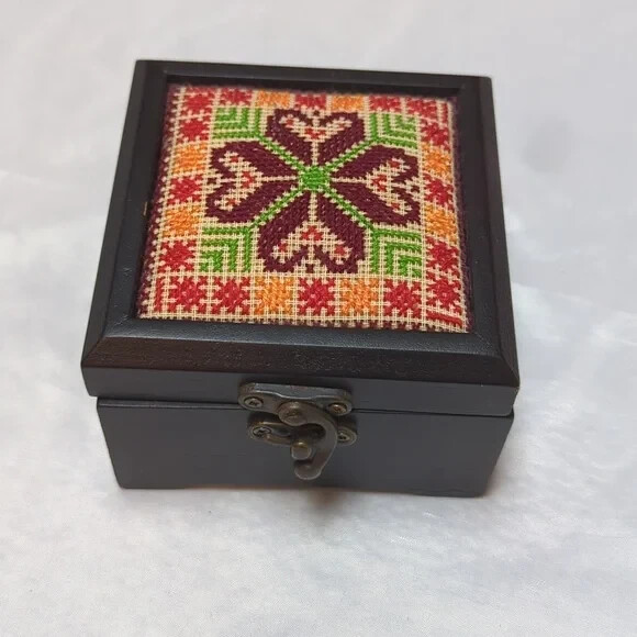 Wooden Cross Stitched Top Grannycore Boho Hinged Trinket Jewelry Box 4" Square