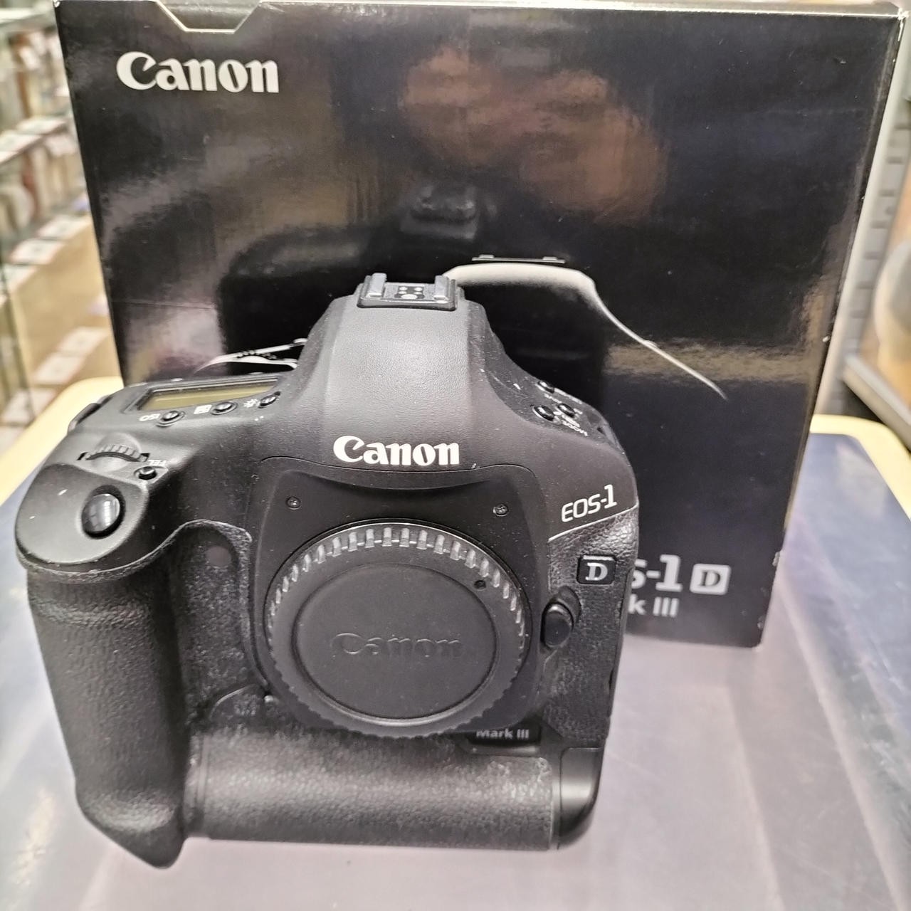 Canon EOS-1D Mark III DSLR 10.1MP APS-H ISO50-6400 with box & battery From Japan