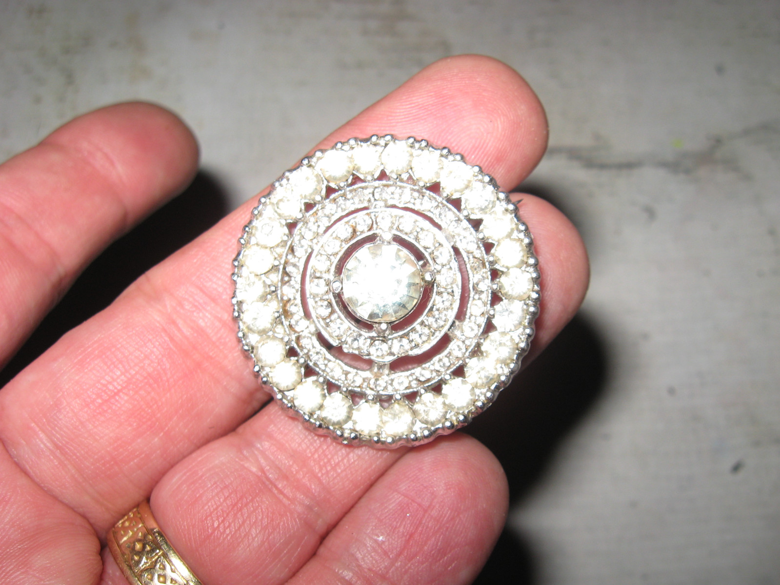 Vintage Unmarked Department Store Rhinestone Brooche 1948-1950's Intact (1) Used