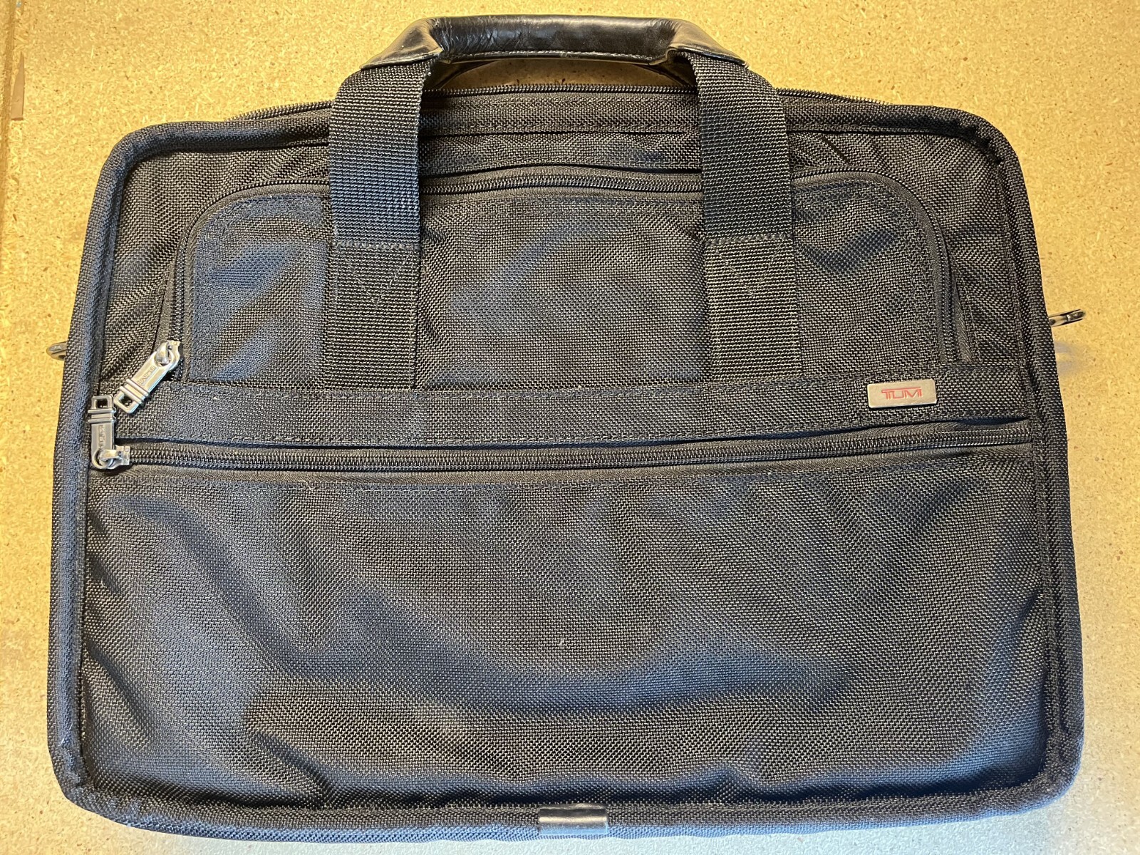 TUMI Black Nylon Ballistic Basic Laptop Bag Briefcase Pre-owned NO STRAP C51