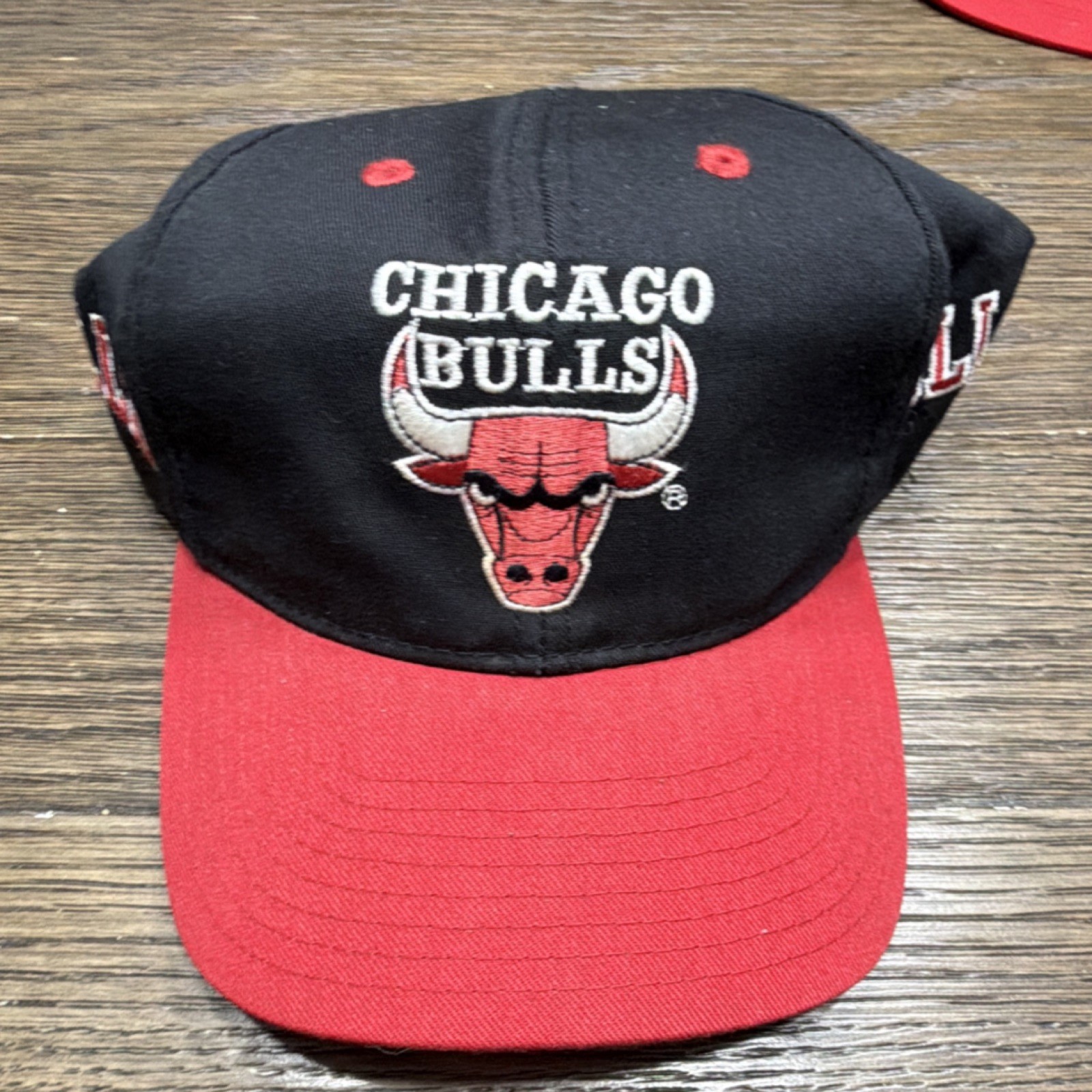 Twins Enterprise Chicago Bulls NBA One Size Black Red Officially Licensed Cap