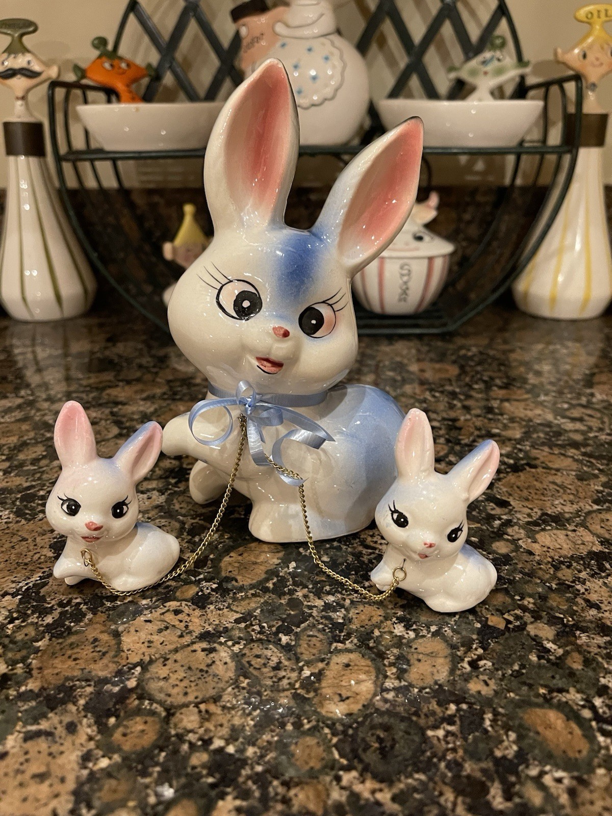 Easter Bunny Mom With 2 Baby Rabbits On Chain - Blue & Pink - Ceramic - Japan
