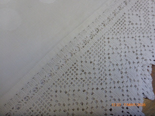 Antique Linen Table Runner Crochet/Damask/Fleur de Lis Designs 38 3/4" x 70"