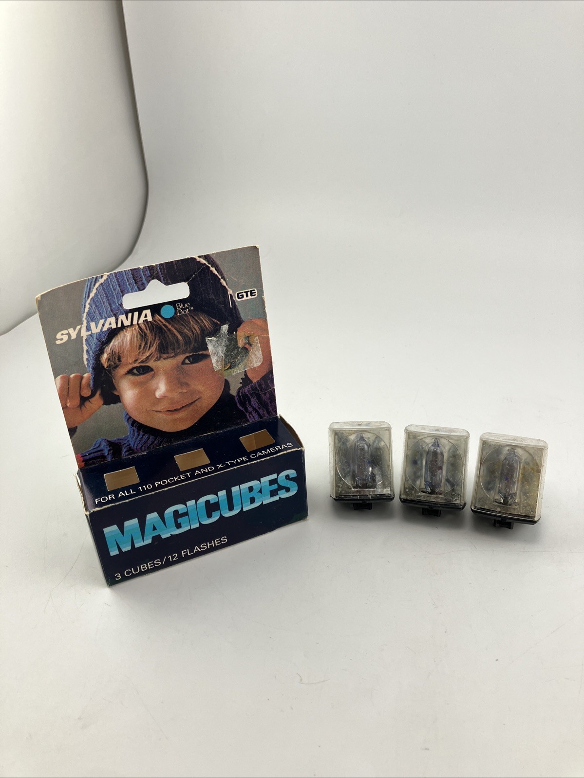 Vintage Sylvania Magic Cubes Blue Dot MAGICUBES 3 Cubes 12 Flashes USA