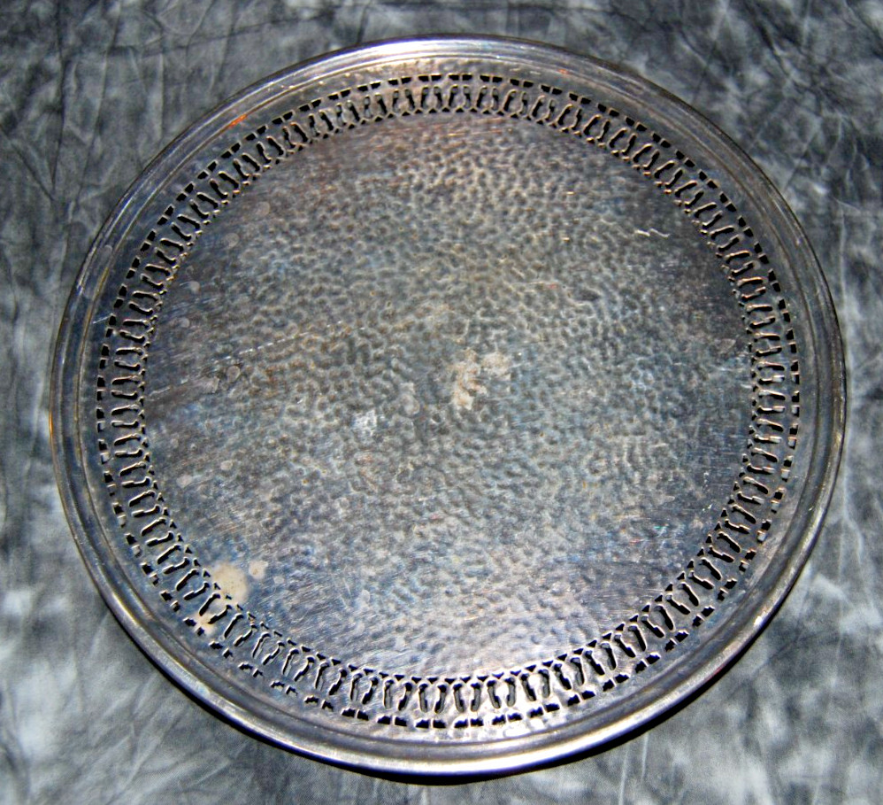 Vintage Meriden S.P. Co. International #736 Hammered Silver Serving Plate - 10"