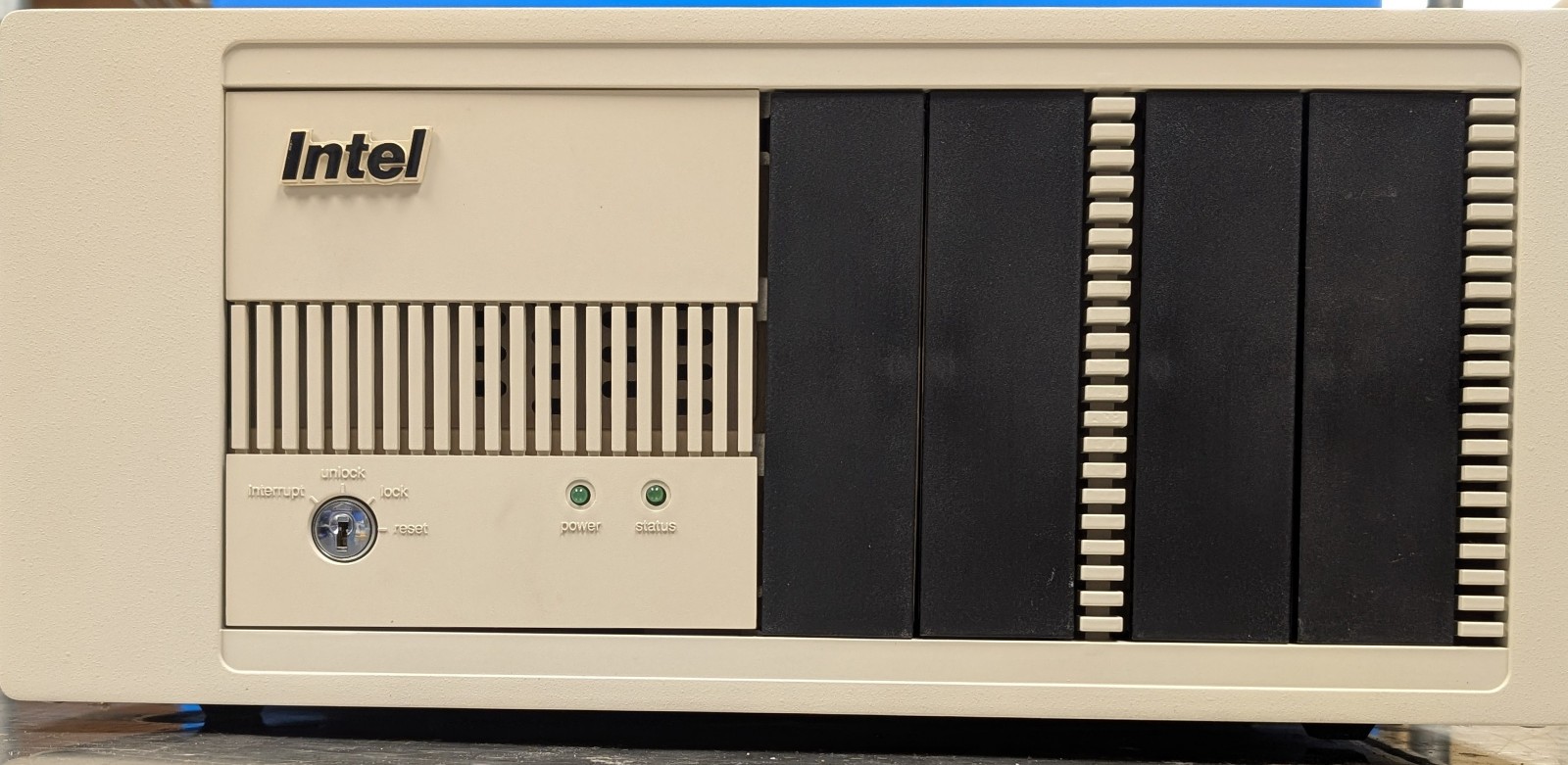 Intel SYS320 Chassis  Tahoe I