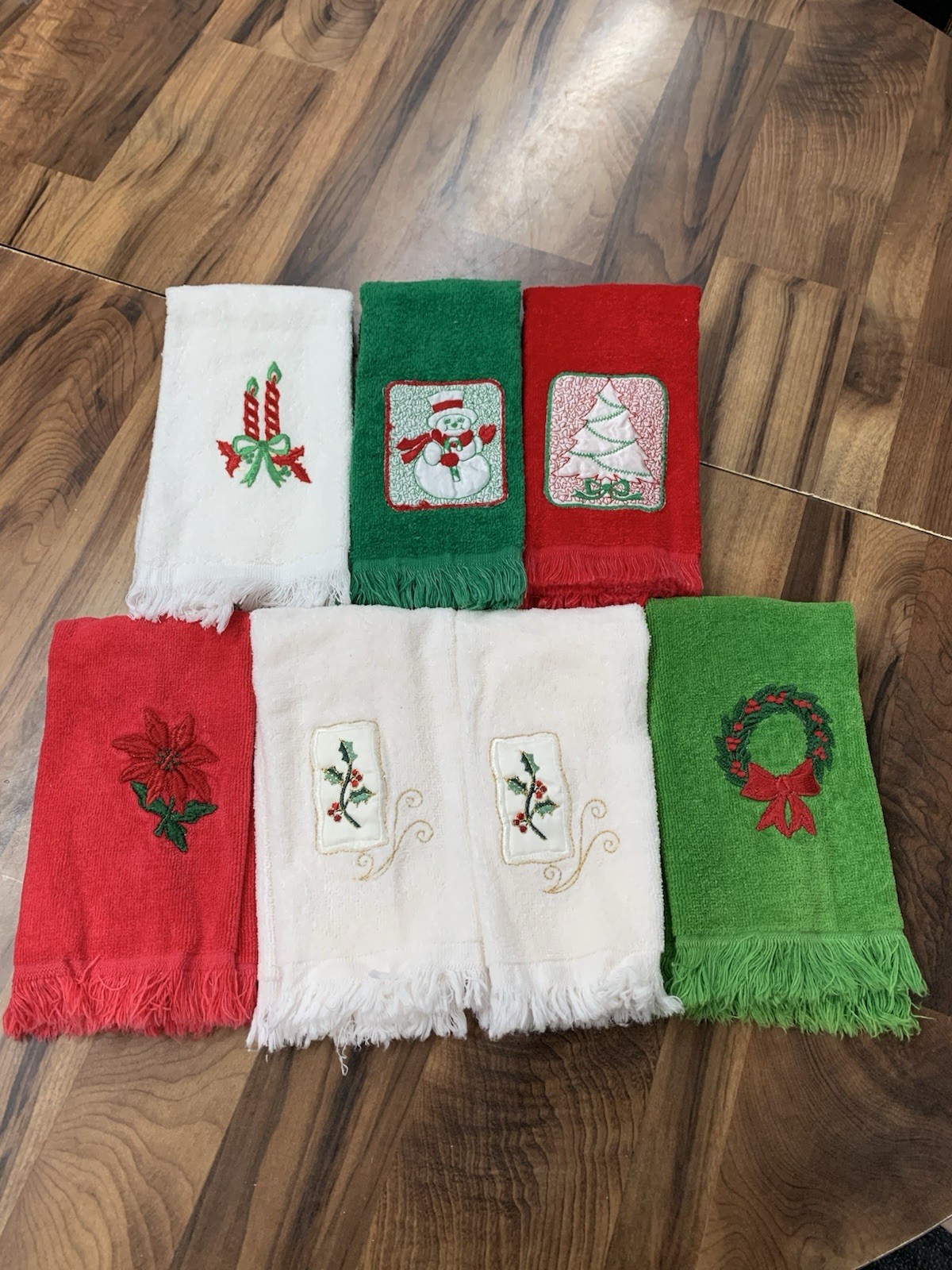 Vintage Christmas Embroidered Guest Size Fingertip Towels Lot of 7 Made In USA