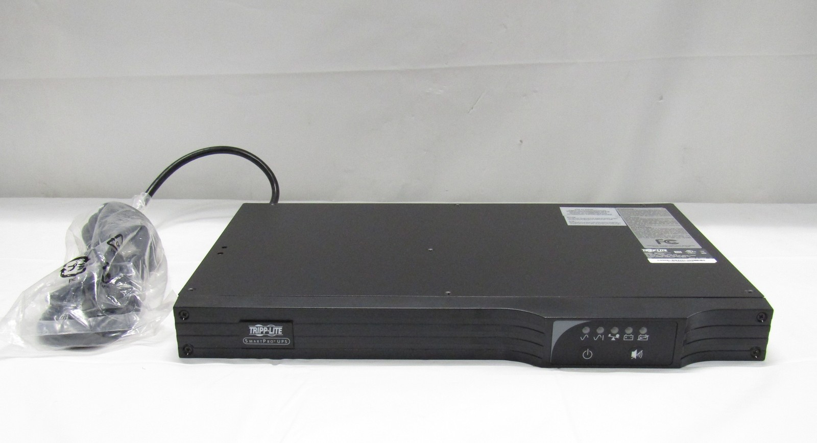 Tripp Lite SmartPro 120V 500VA 300W 1U Rackmount USB/DB9 UPS SMART500RT1U SM8893
