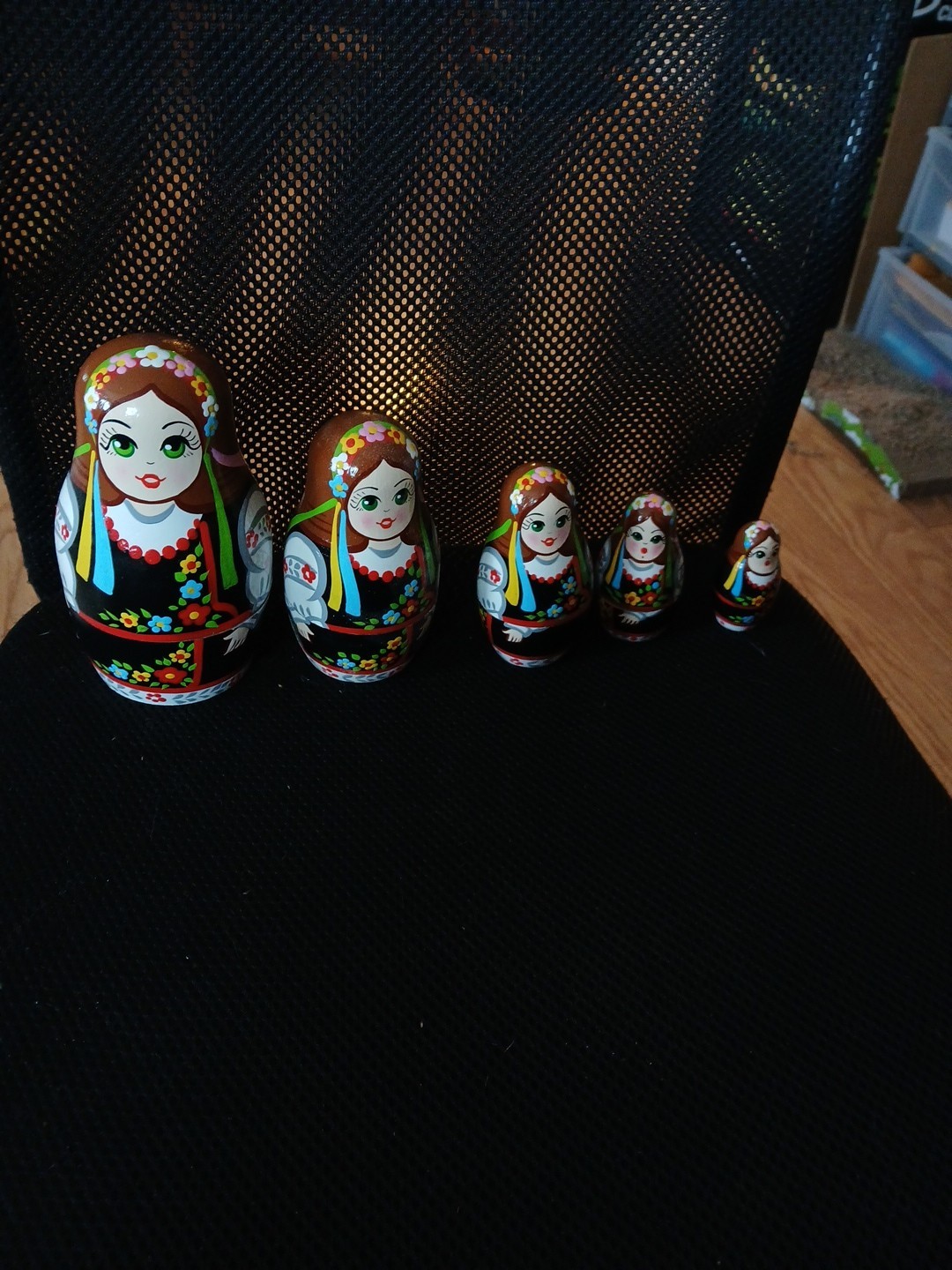 NESTING DOLLS
