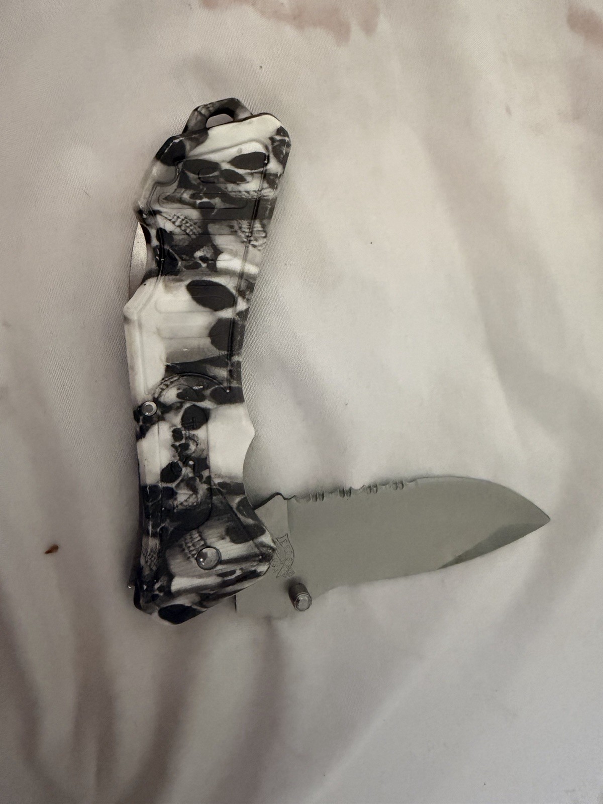 Frost Tactical Knife -- Black and White Skull Camo 18-285SWC