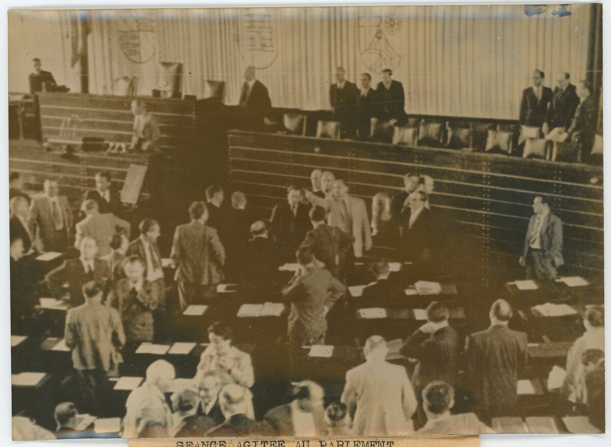 Agitated session at the Parliament of Bonn. Politics.