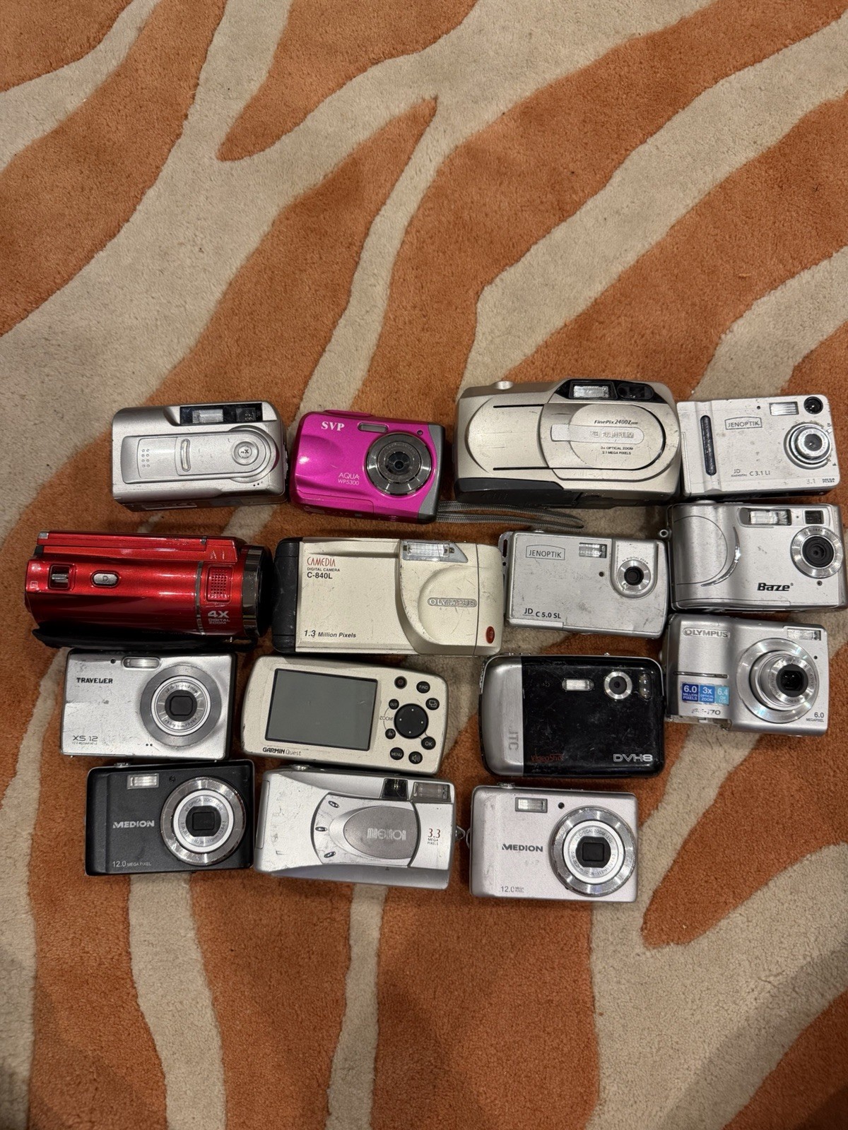 Lot of 15 Vintage Digital Cameras Olympus Medion Jenoptik SVP Garmin – Untested