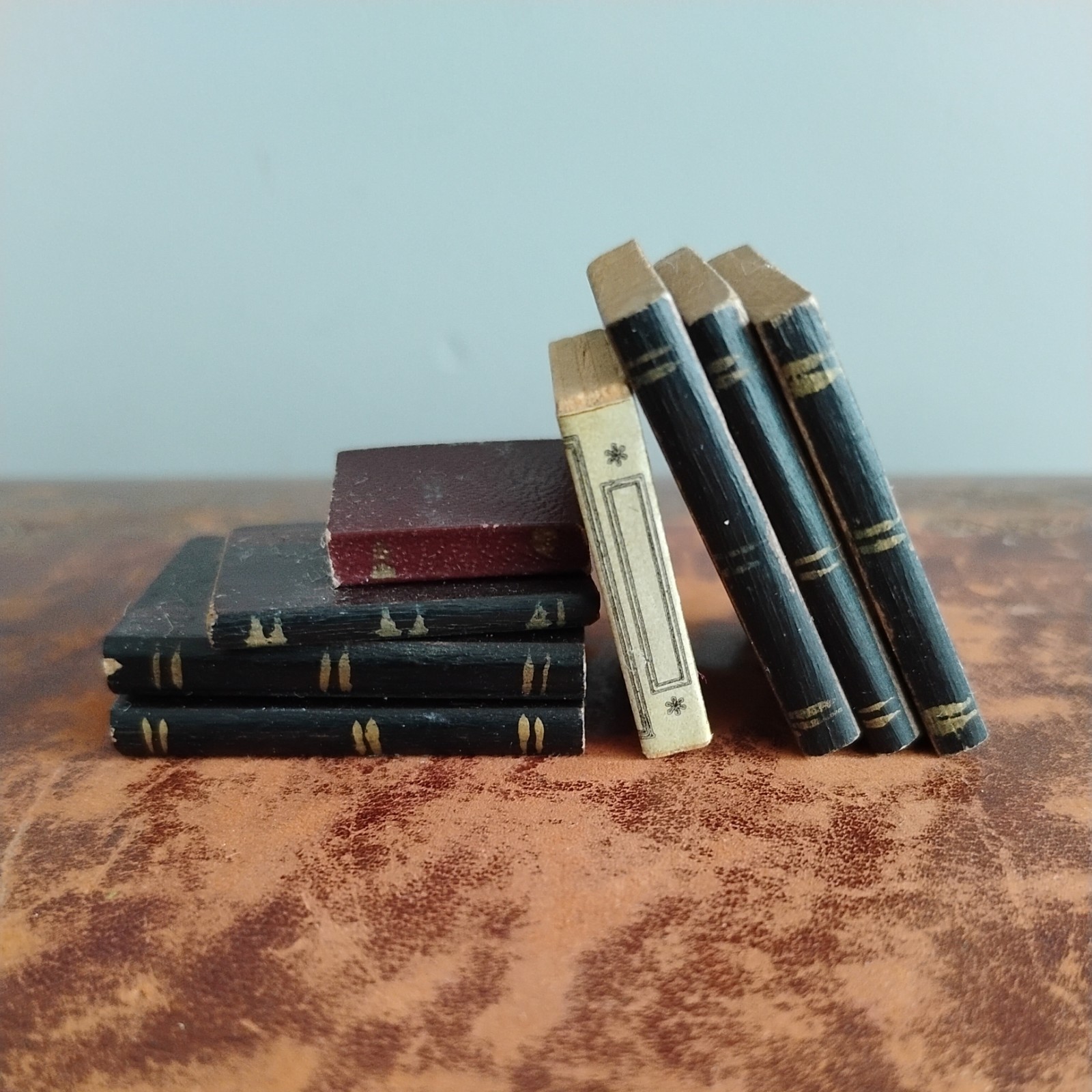 Miniature Dolls House Pile of Books 1:12 Paper Wood Library Lounge Accessory 