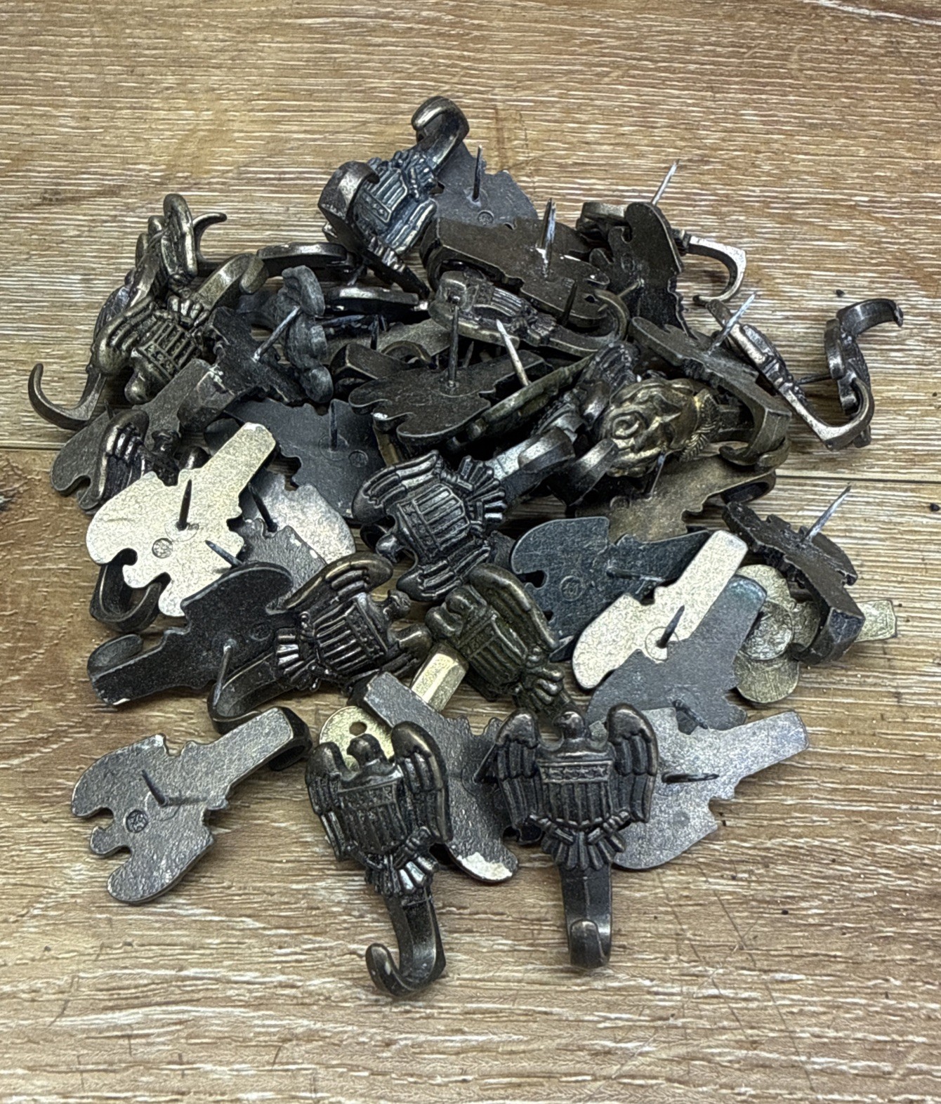 50 ANTIQUE BRASS PLATED EAGLE PUSH PIN HANGER WALL PICTURE HANGERS ￼