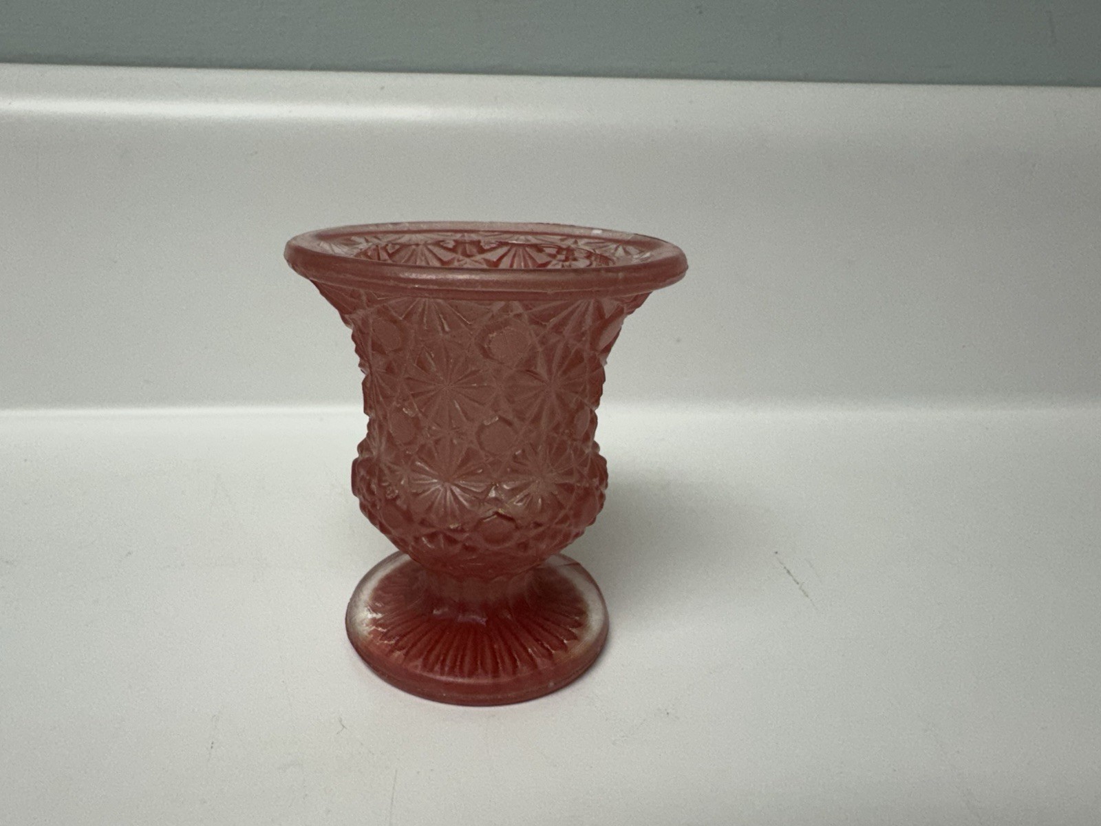 LE Smith Vintage Depression Glass Pink Daisies & Buttons Toothpick Holder