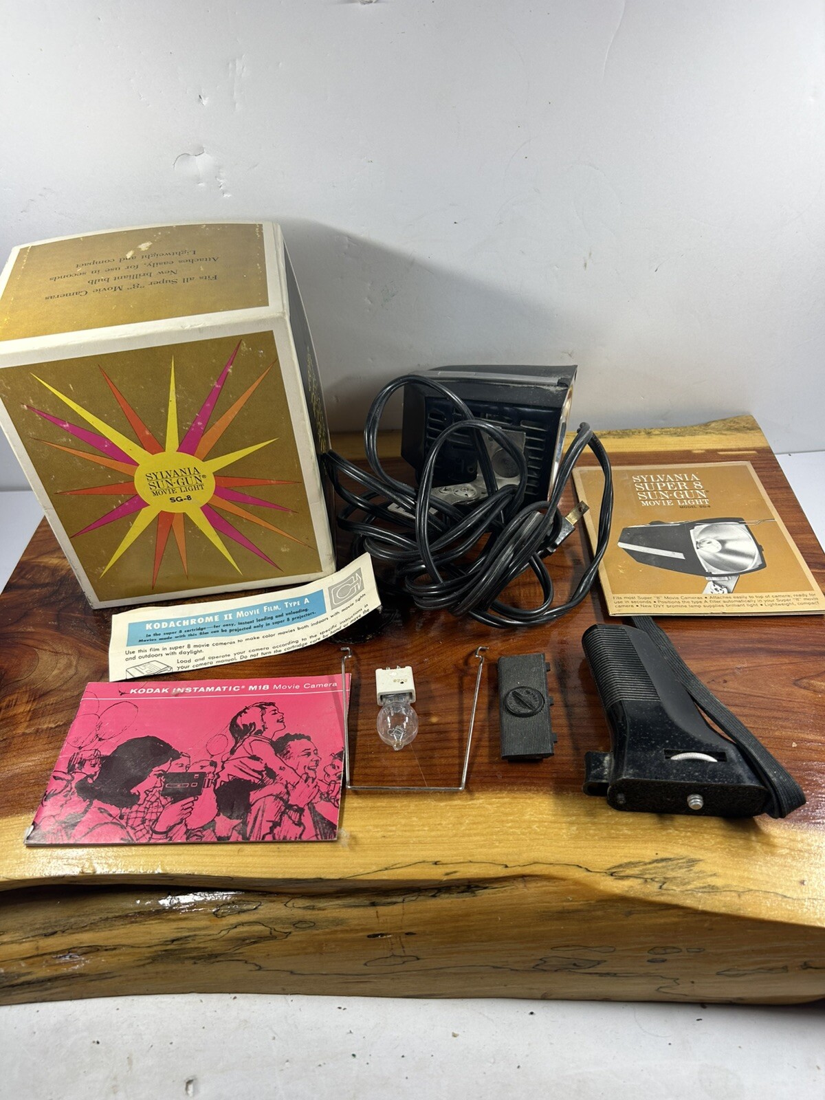 Vintage Sylvania Super 8 Sun Gun Movie Light SG-8 Box, Handle & Manual Untested