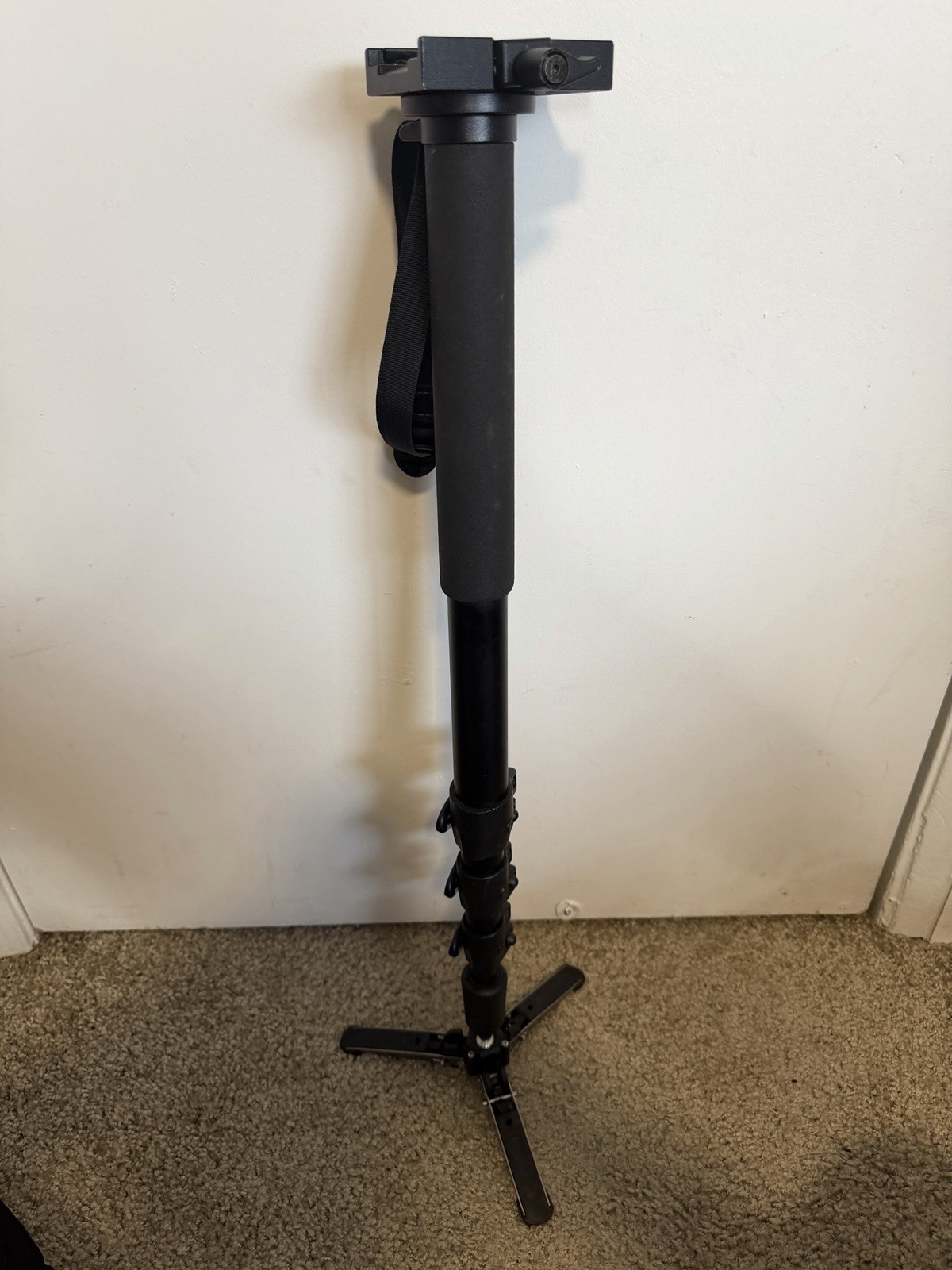 Manfrotto 562B Fluid Video Monopod w/ Folding Feet Made in Italy