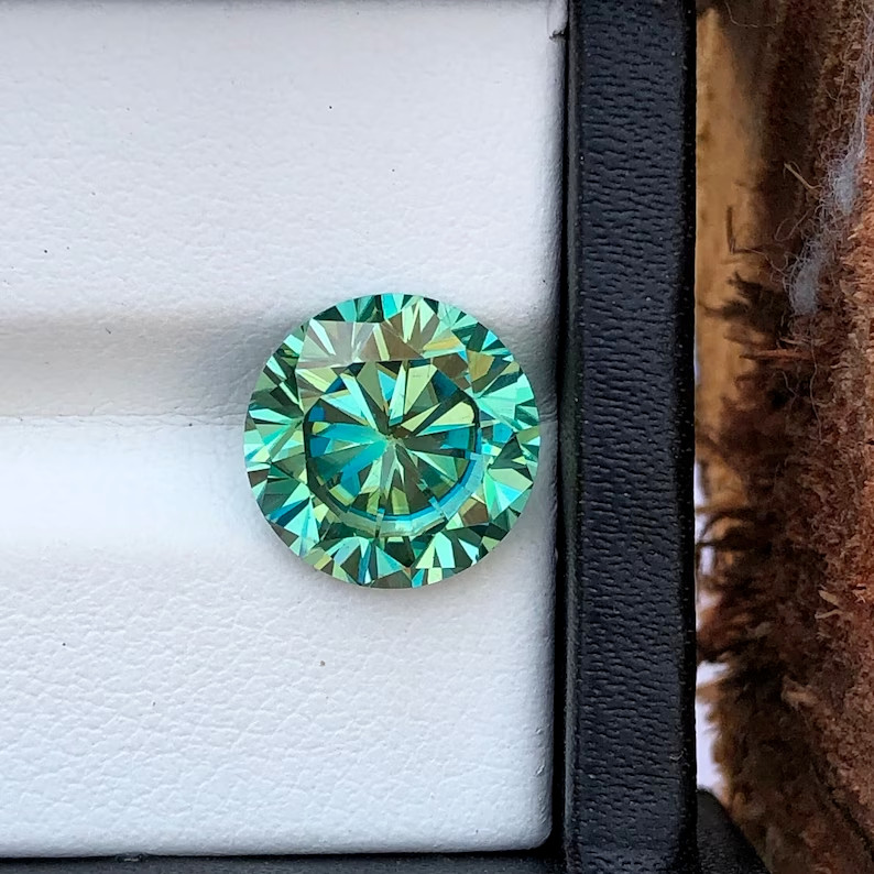 4.CT Natural Green Color Diamond Round Cut VVS1 D Grade Free Gift Certified