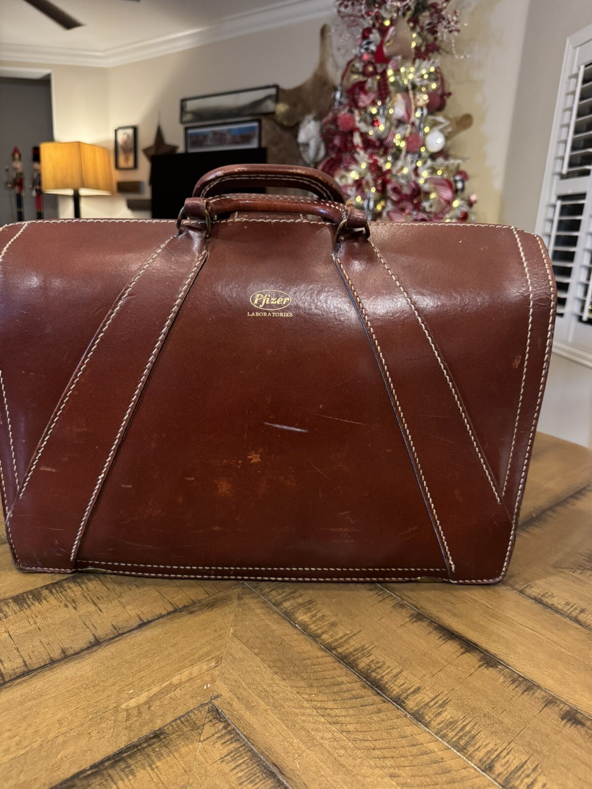 Pfizer Laboratories Brown Leather Medical Pharmaceutical Bag VINTAGE w/   Brass