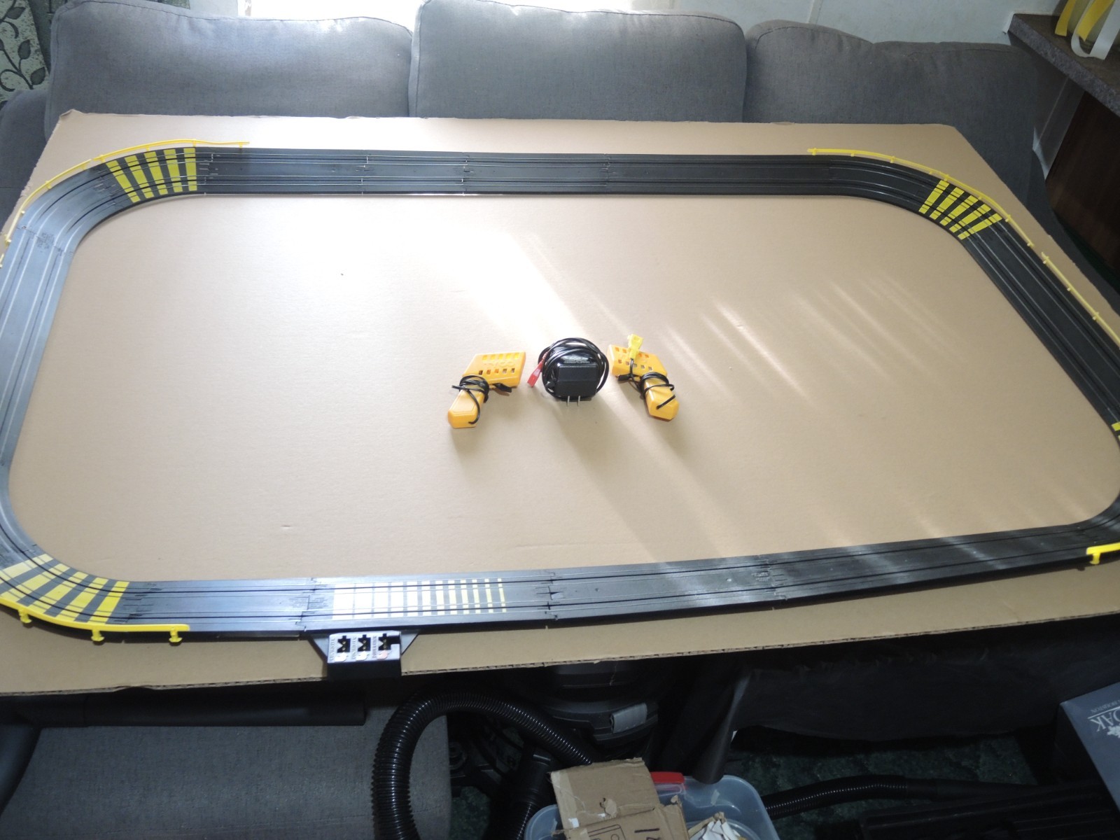 TYCO Race Tracks HIGH BANKED CURVES W/2 440x2 NASCARS (WORKS AWESOME)