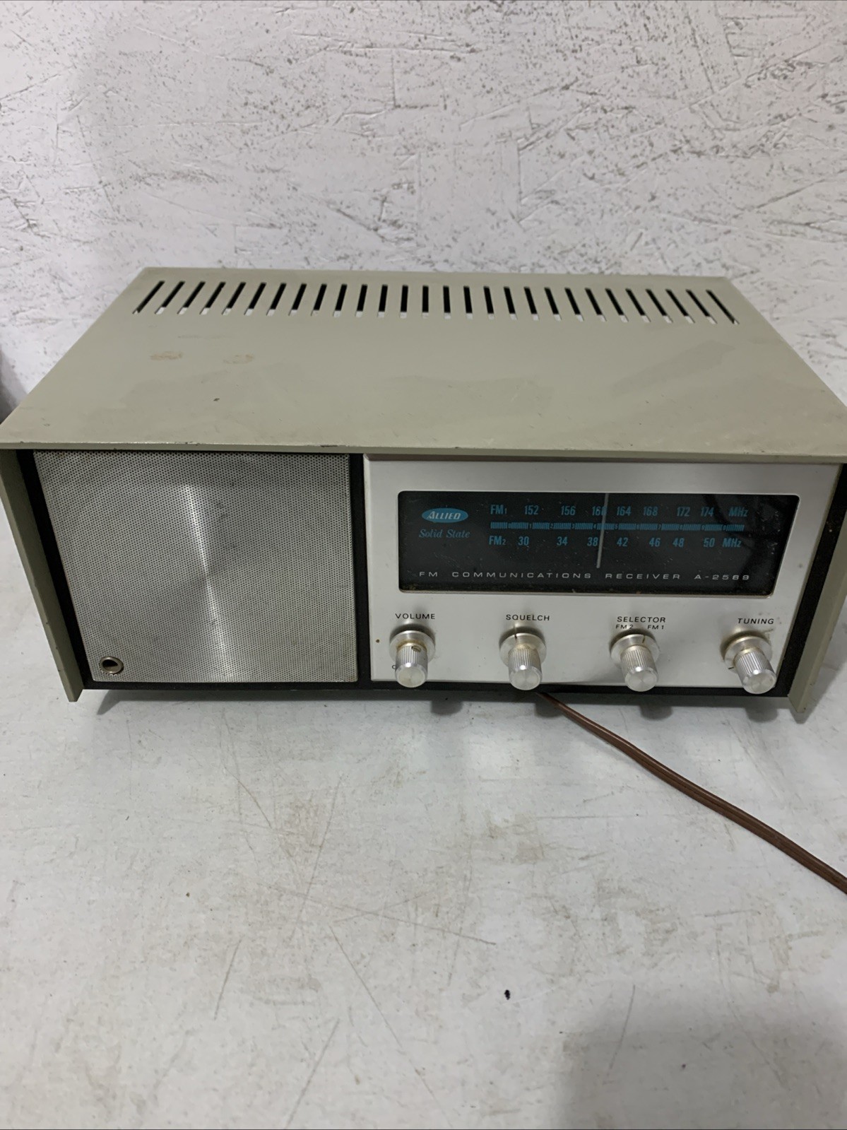 Vintage Allied Model A-2589 Solid State Dual Band FM Communications Receiver